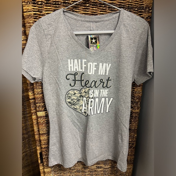 US Army, Half of my Heart is in‎ the Army, Womens Shirt Sleeve size: Large - Picture 1 of 4
